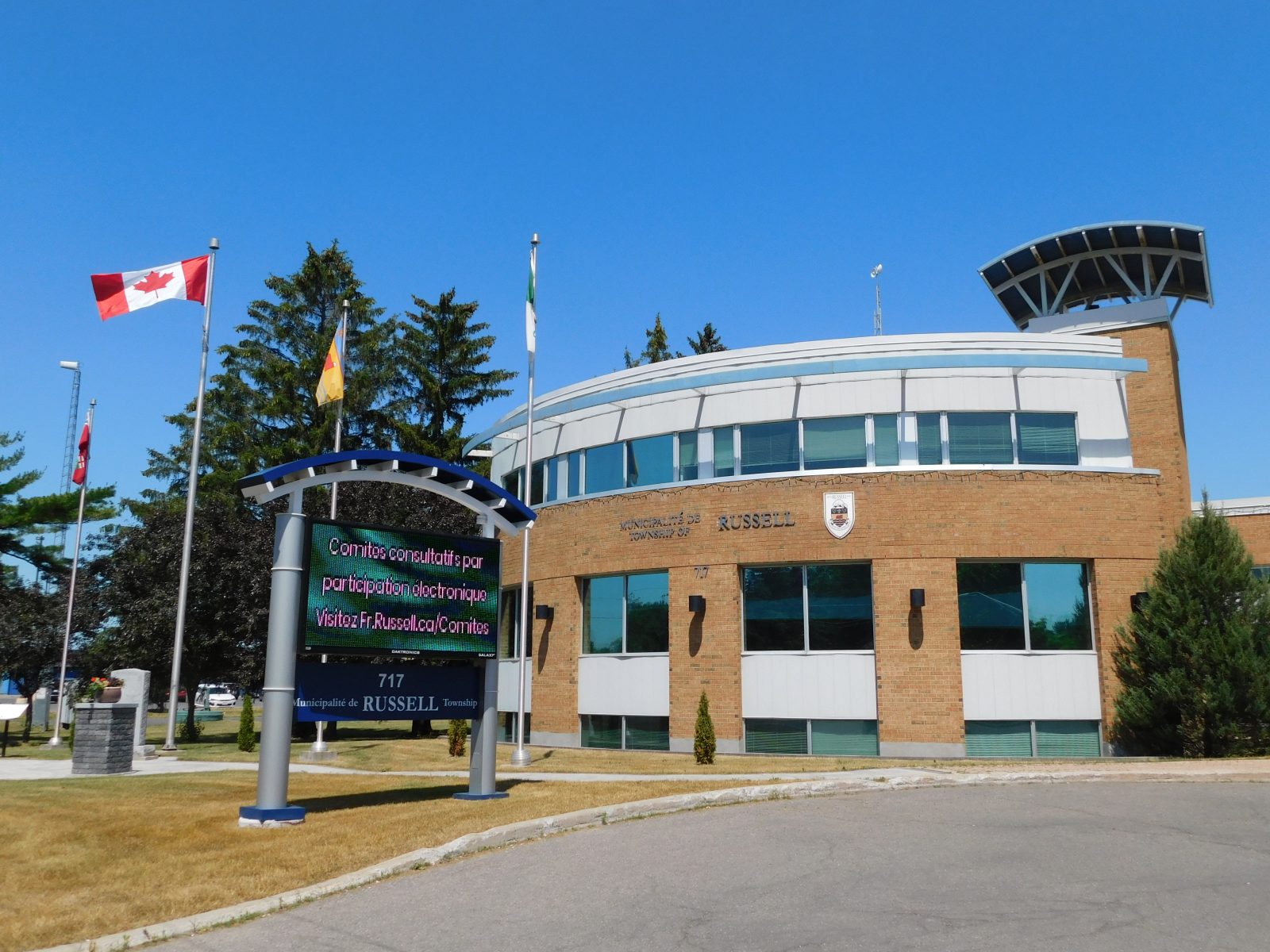 Russell-Townhall-1600x1200