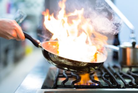 À la maison, cuisinez en toute sécurité pour éviter les incendies