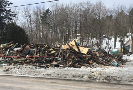 Un incendie d’immeuble à logements de Grenville-sur-la-Rouge fait un mort