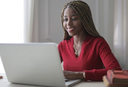 Un portail d’enseignement accueilli avec certaines réserves