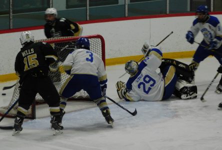 Saint-Isidore and Bytown battle on