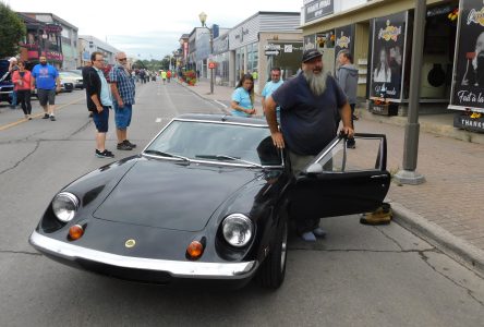 Exposition d’automobiles à Hawkesbury