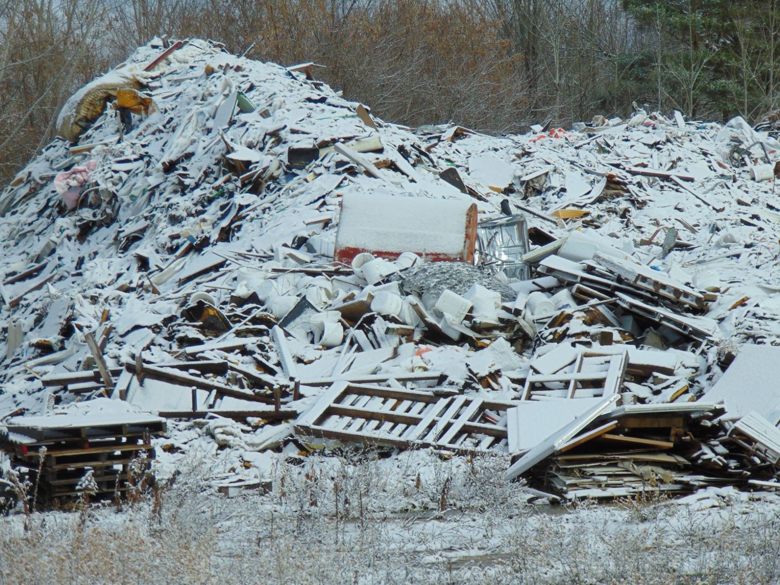 Saint-Eugène’s unwanted dump site still here