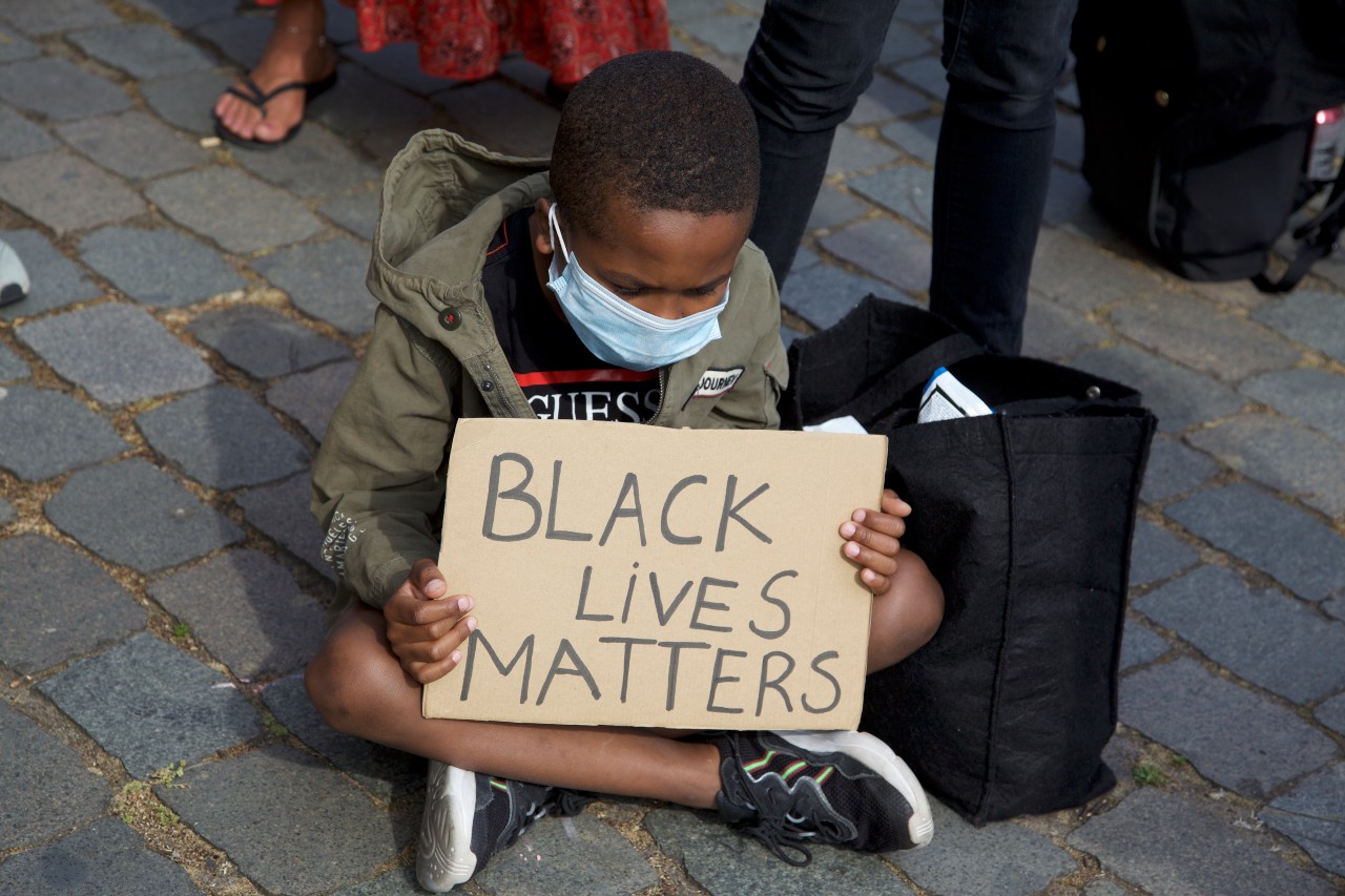 Comment expliquer Black Lives Matter à ses enfants en 2021?