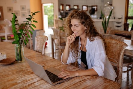 Télétravail postpandémie : le casse-tête de la fonction publique fédérale