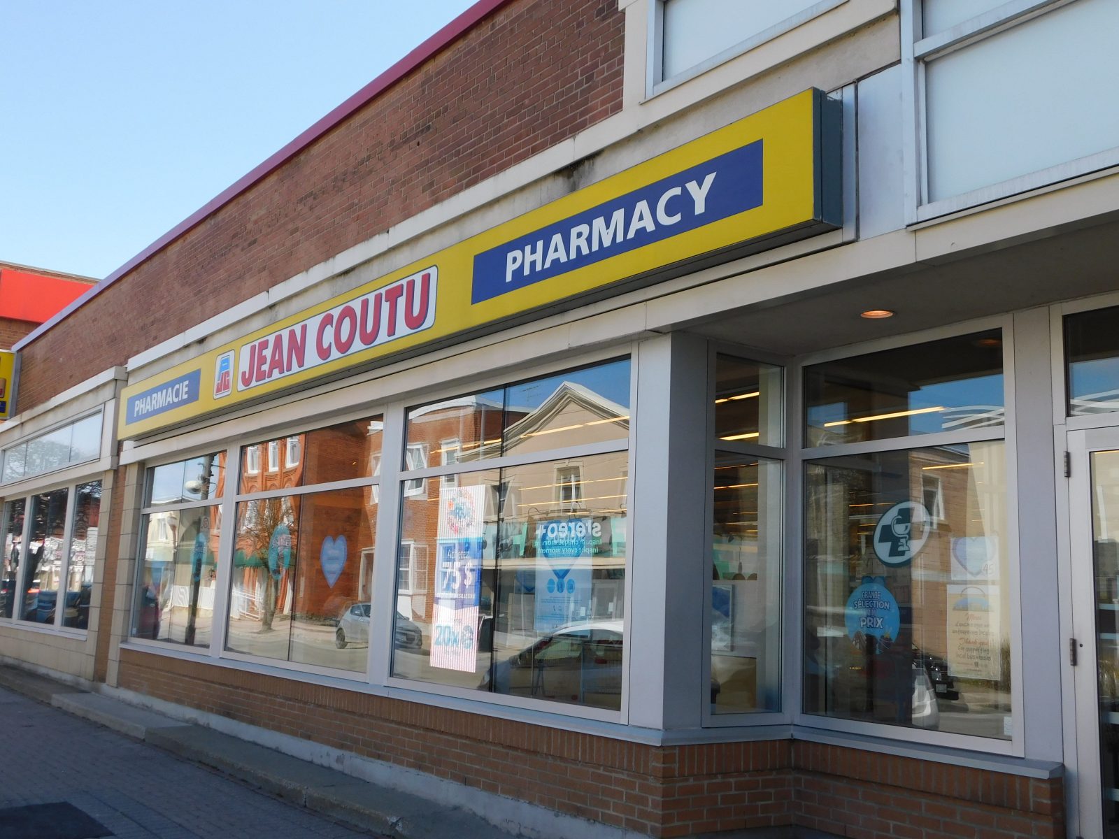 Pharmacies to receive vaccine as province shuts down