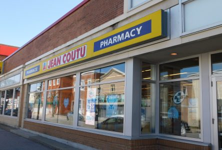 Pharmacies to receive vaccine as province shuts down