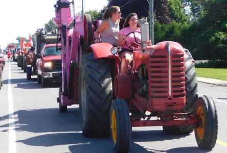 La défilé des tracteurs sème le sourire samedi matin