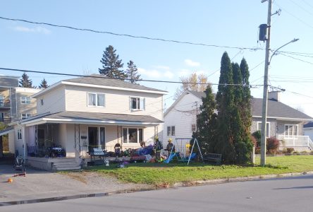 Man barricades himself in own home in Hawkesbury