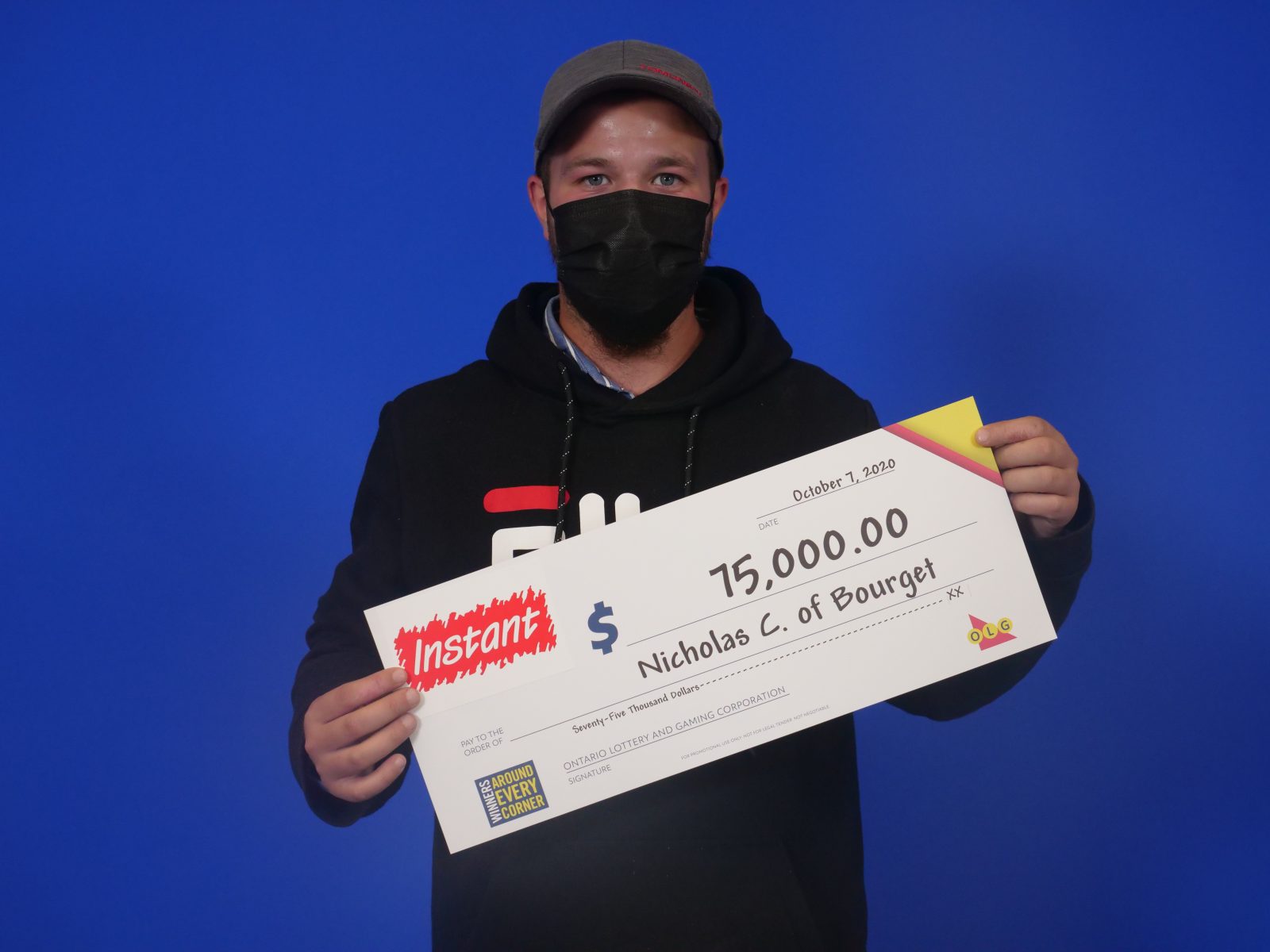 Un homme gagne 75 000 $ à la loterie
