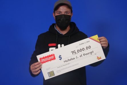 Un homme gagne 75 000 $ à la loterie