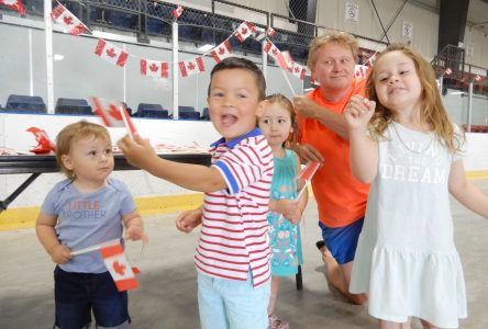 Diffusion d’un film à l’extérieur pour la fête du Canada à Casselman