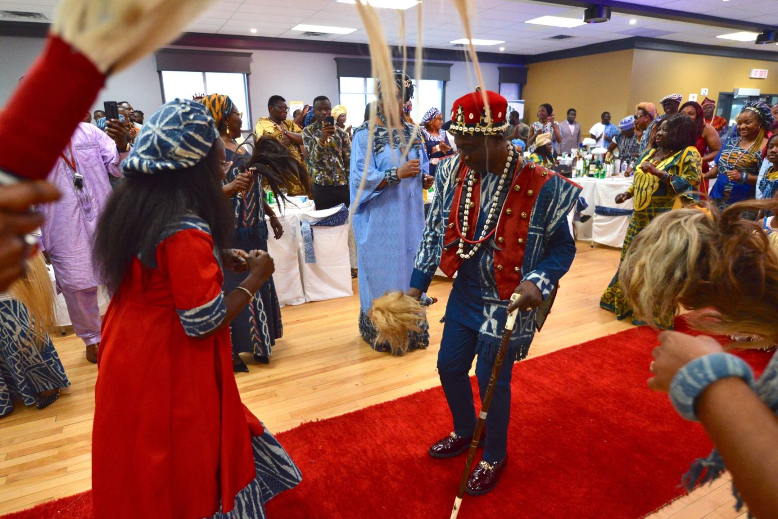 Un Canadien d’origine camerounaise partage un prix royal avec sa communauté