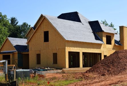 Le logement devrait être une priorité pour l’Ontario et Ottawa, selon le maire Lefebvre