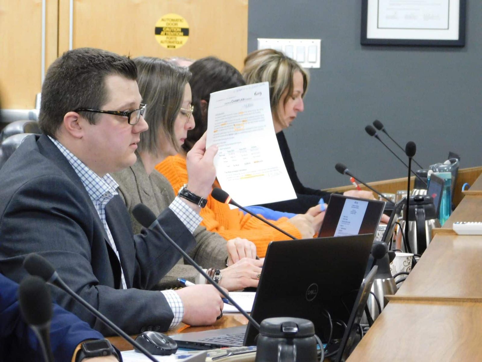 Le conseil municipal de Champlain réfléchit à un plan budgétaire