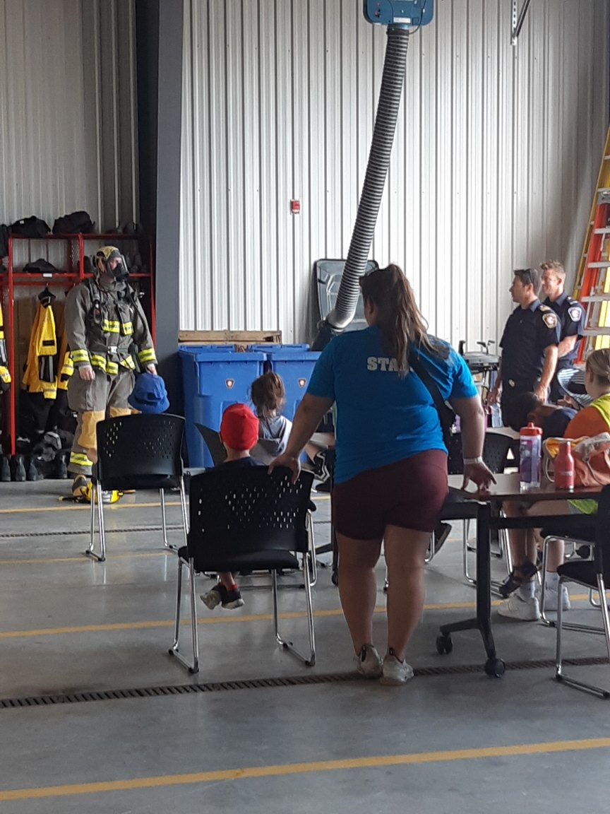 Rockland : les jeunes campeurs rendent visite aux pompiers