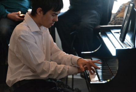 Un adolescent prodige du piano remplit Le Chenail