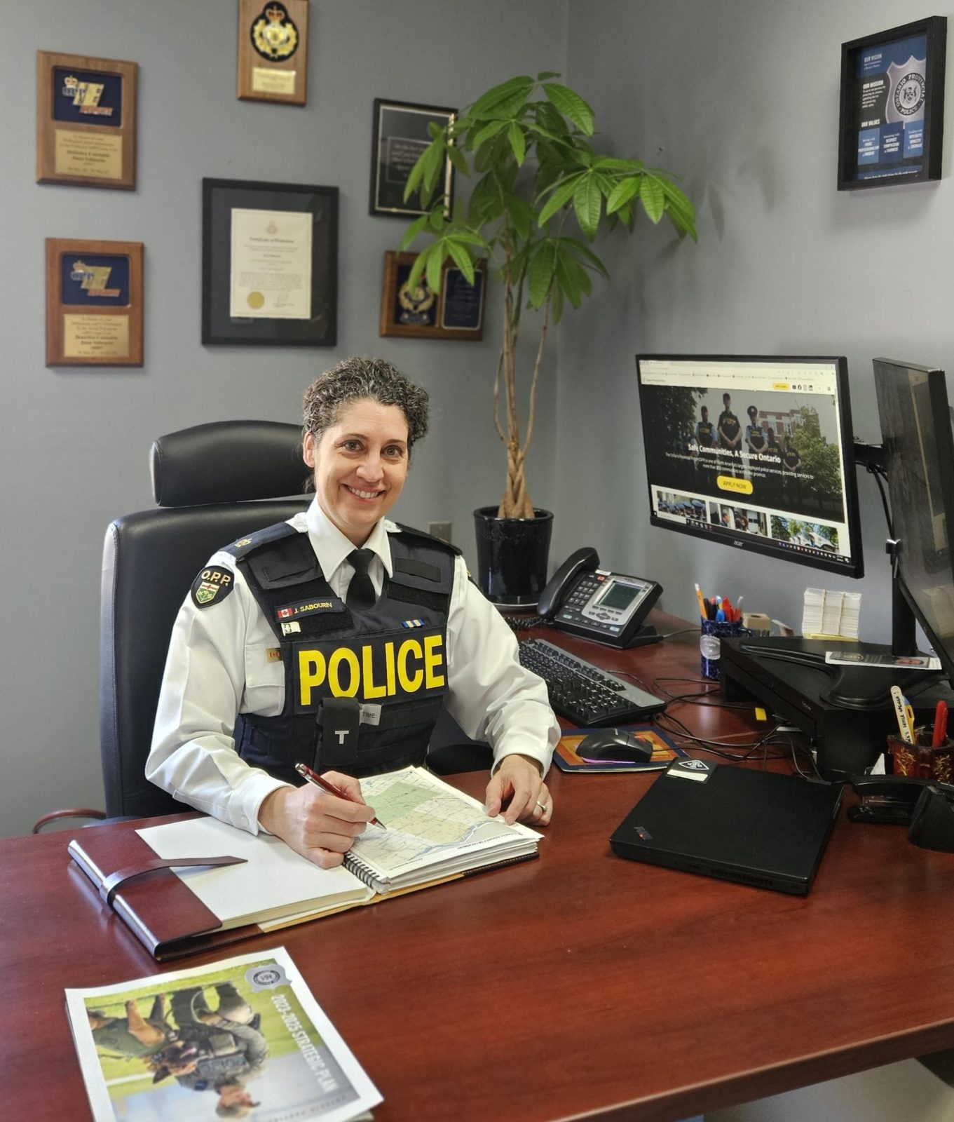 Le commandant du détachement du comté de Russell célèbre ses 25 ans de service au sein de la Police provinciale de l’Ontario 