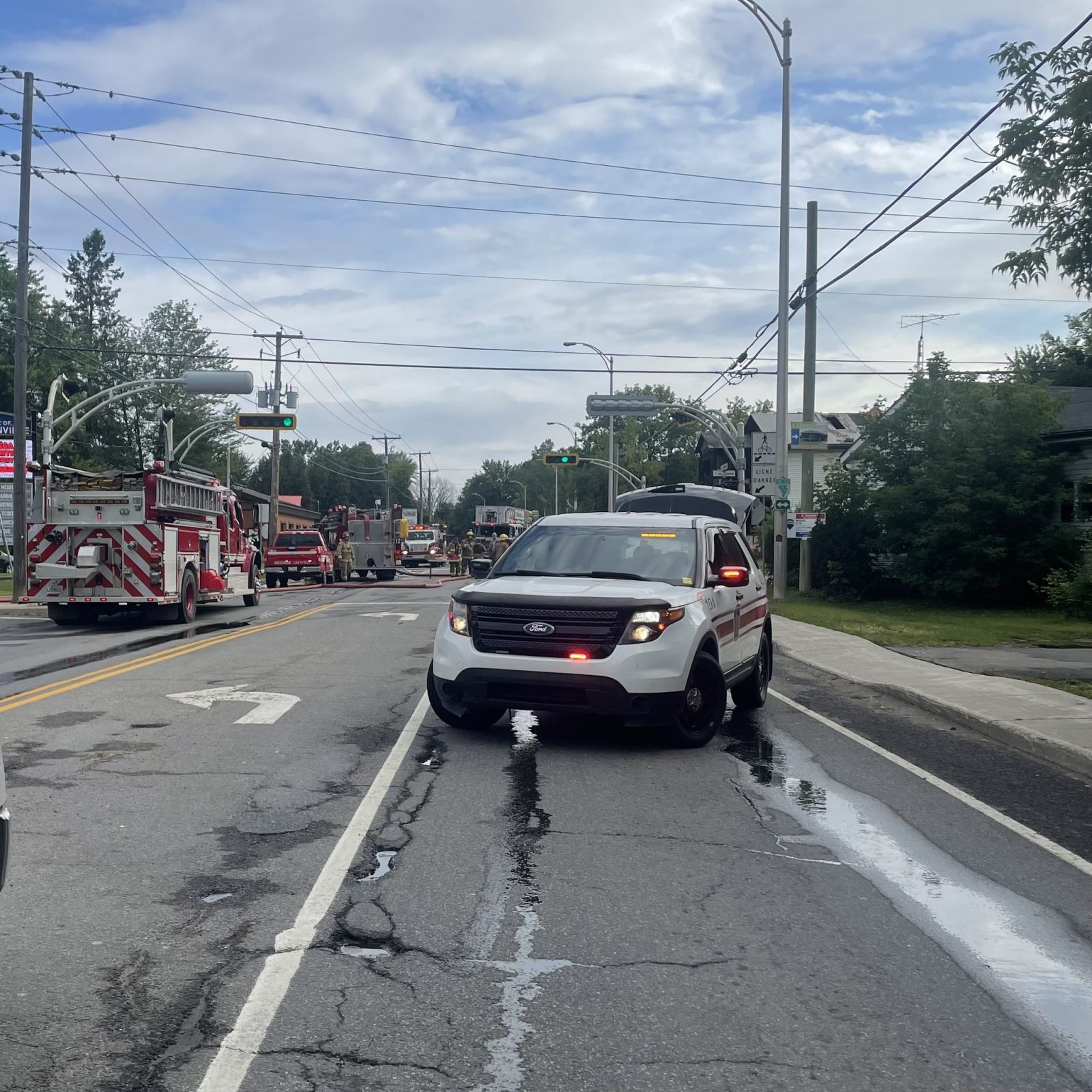 Trois blessés dans un incendie suspect à Grenville