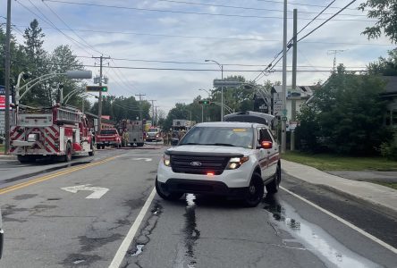 Trois blessés dans un incendie suspect à Grenville