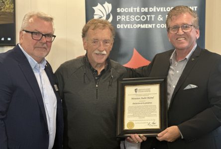 André Martel reçoit le prix du président de la SDCPR