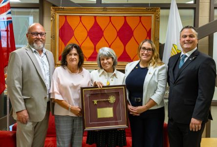 Casselman honore Dyane Adam avec la première clé de la ville