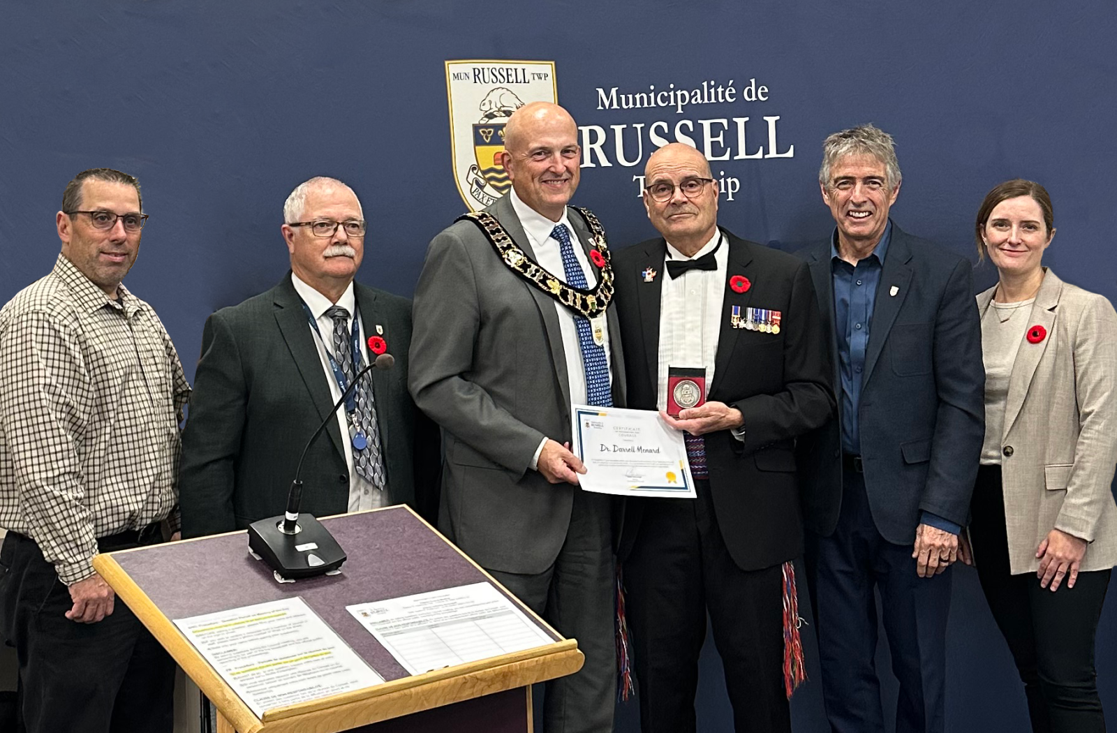 Dr. Darrell Menard reçoit le prix de reconnaissance des citoyens