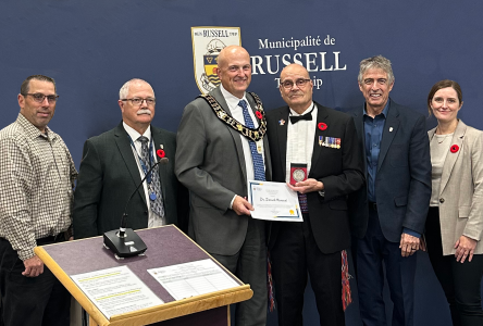 Dr. Darrell Menard reçoit le prix de reconnaissance des citoyens