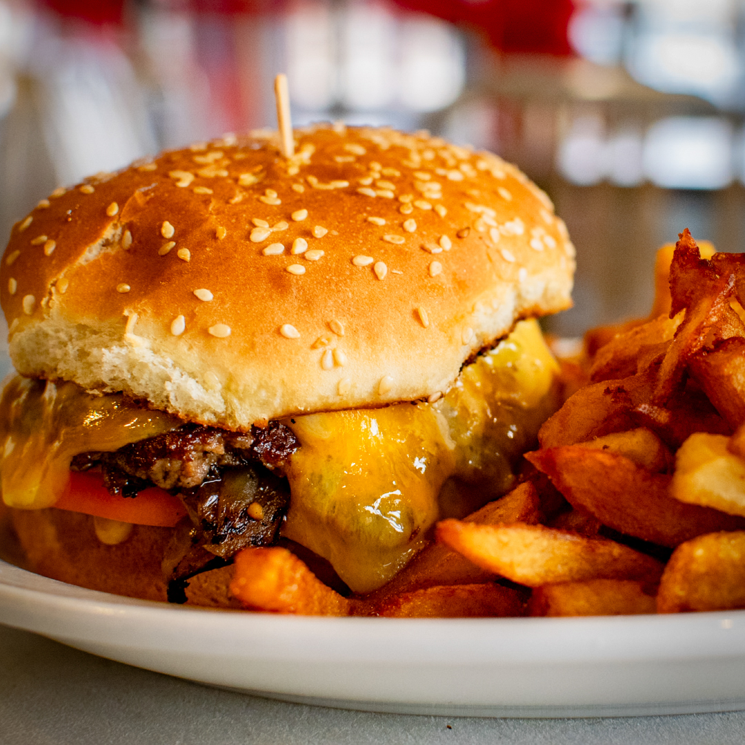 Fromagerie St-Albert offers up “VRAI” double cheesburger for United Way’s Novemburger